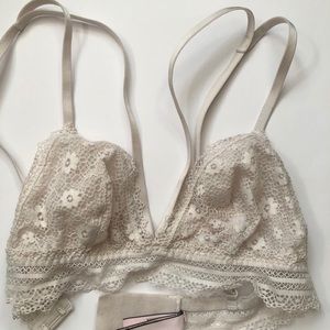 Victoria’s Secret off white lace bralette size XS